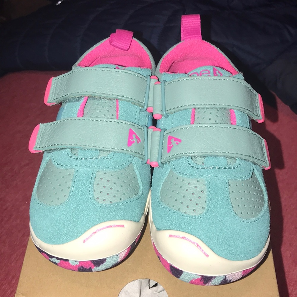 Plae shoes. (Kids)